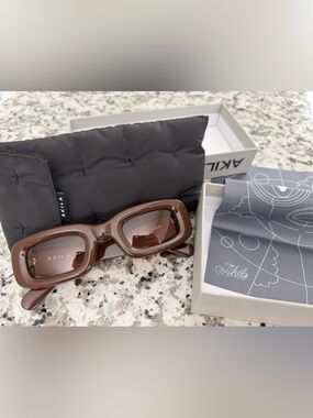 AKILA Verve Sunglasses in Chocolate